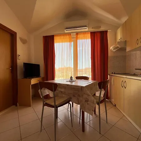 Apartmani Saldi Pakostane Exterior photo